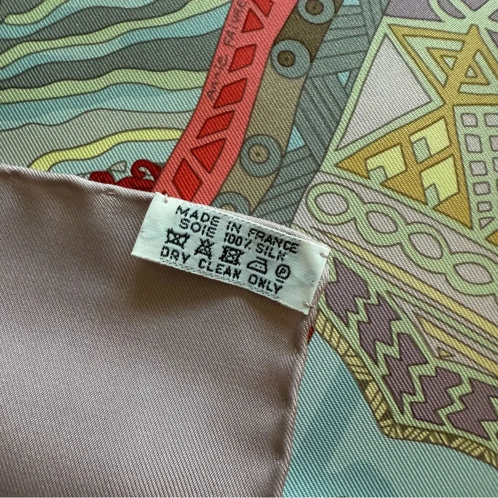 Hermès “Voyage en Étoffes” 90cm Silk Scarf Pastel Multi Rare Collector - Picture 6 of 8